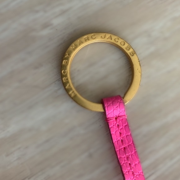 Marc Jacob’s Neon Pink Wallet Key Ring Pouch - Picture 4 of 6